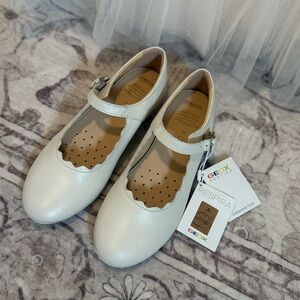 NWT Geox Kids Ivory plie' ballerina flats with buckles, size 3 (US)